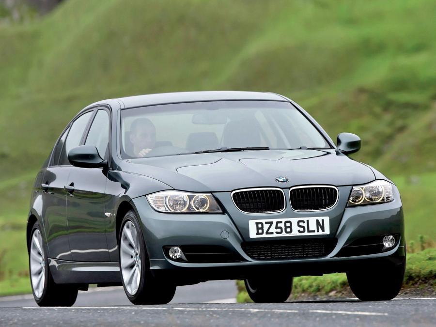  BMW 320d Sedan 2008 года  (UK) (фото 10 из 12)